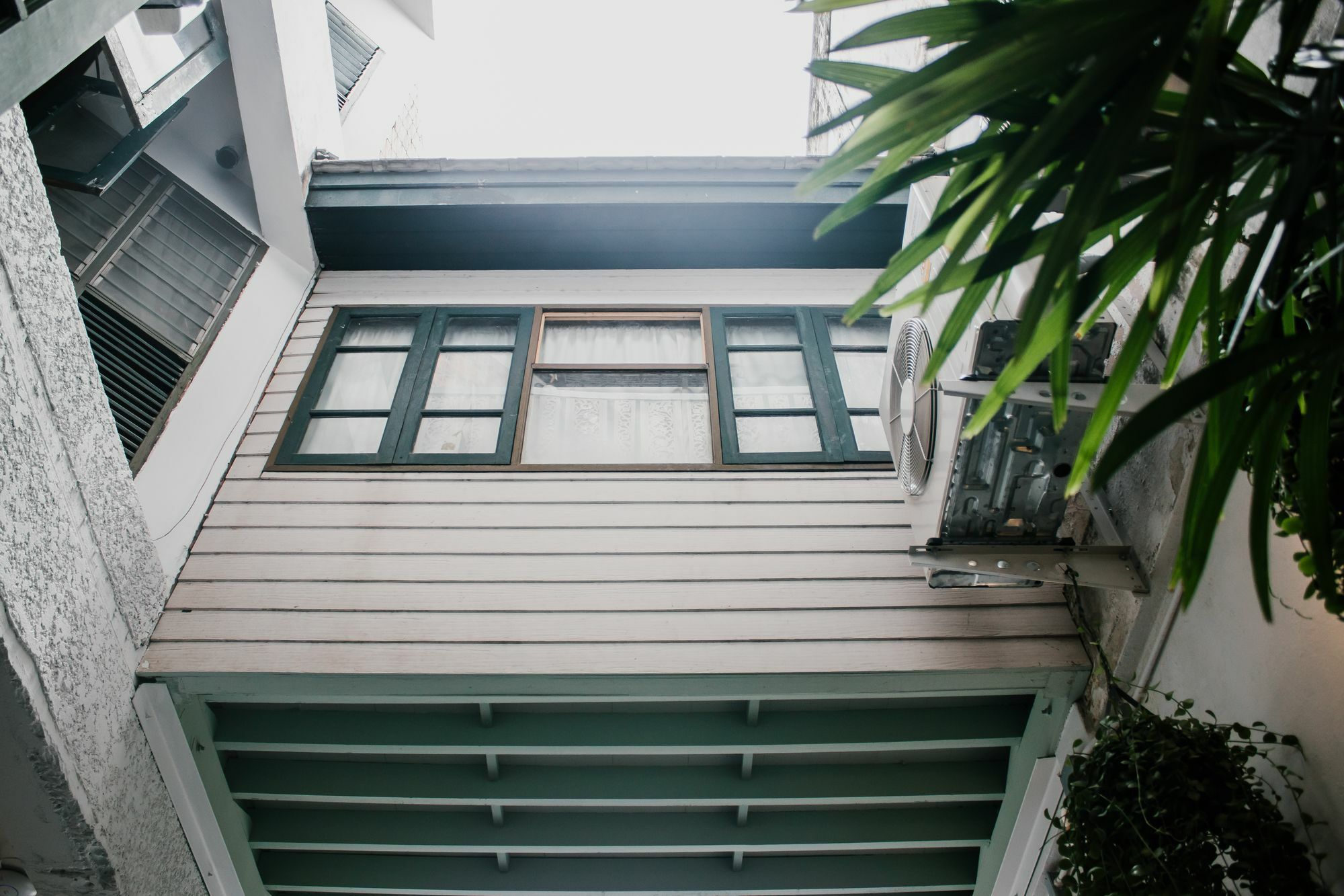 Weeping Willow Sukhumvit 26 Bangkok Exterior photo